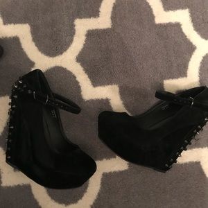 Studded wedges
